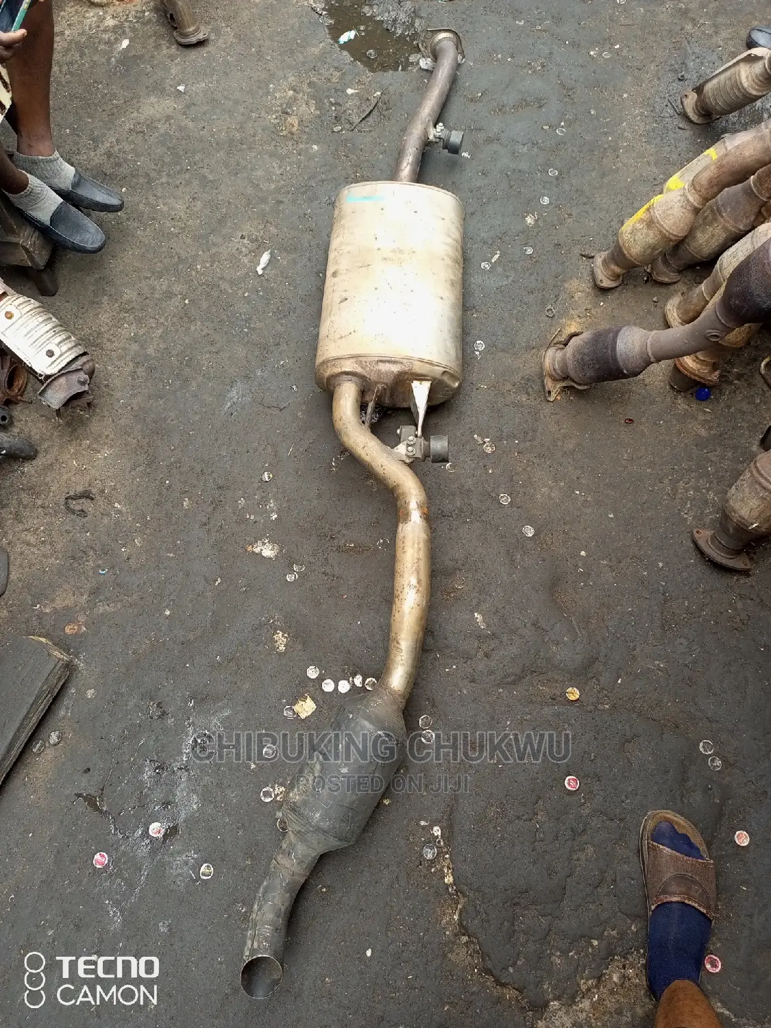 Lexus Rx-350 Back and Center Exhaust Pot.