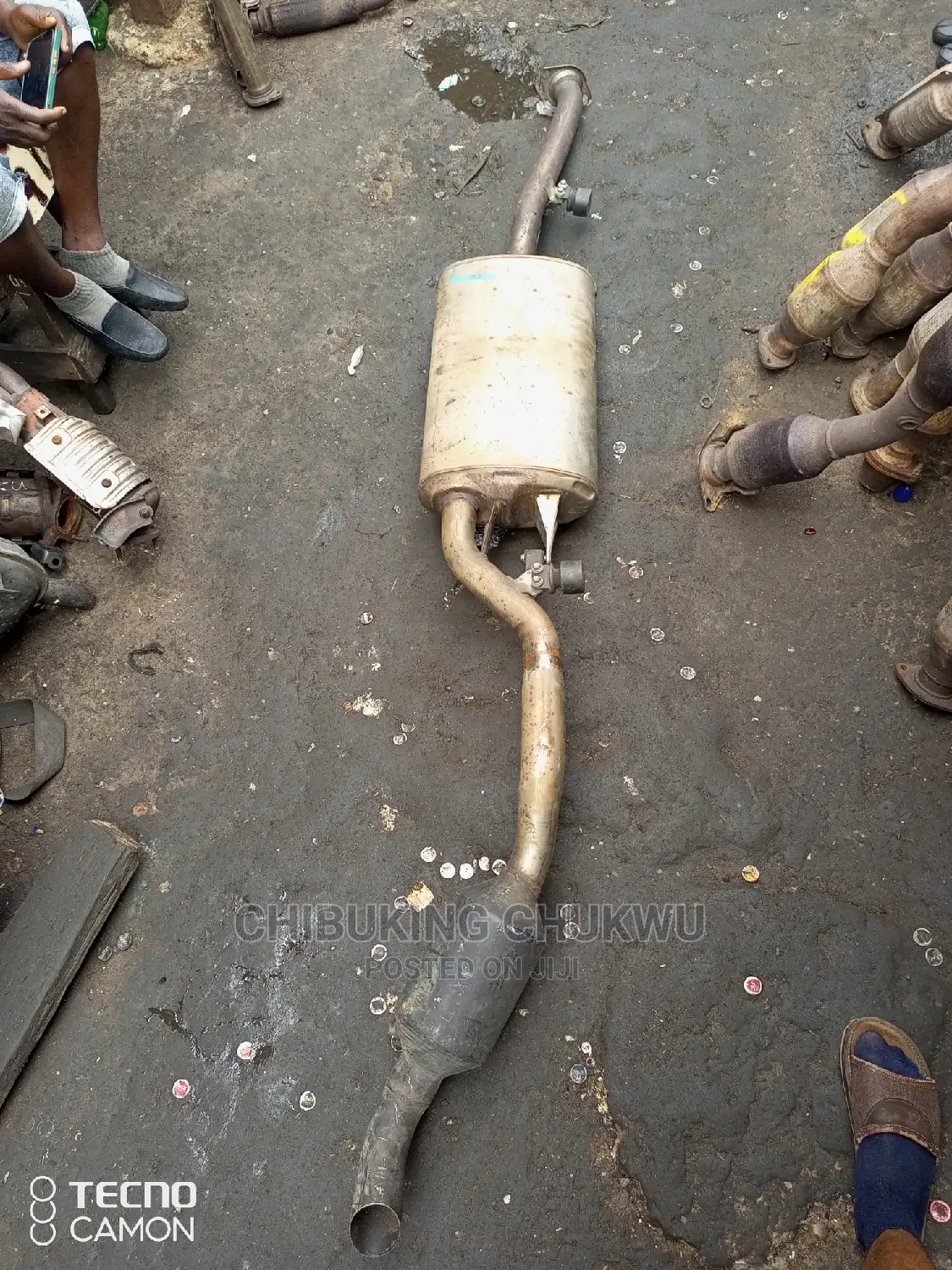 Lexus Rx-350 Back and Center Exhaust Pot.