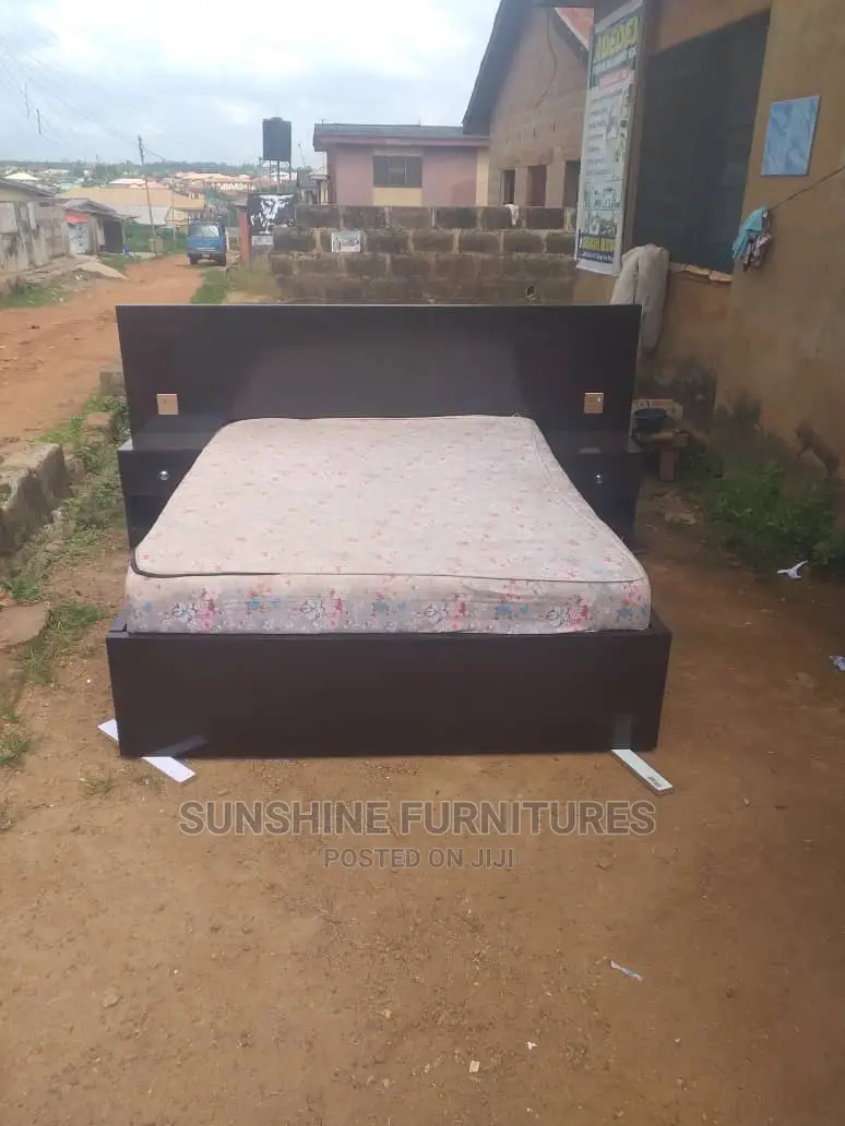 6/6ft Family Size Bedframe With Rope Light