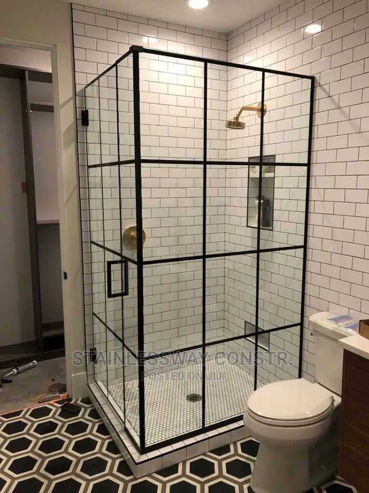 Shower Cubicle Black Path