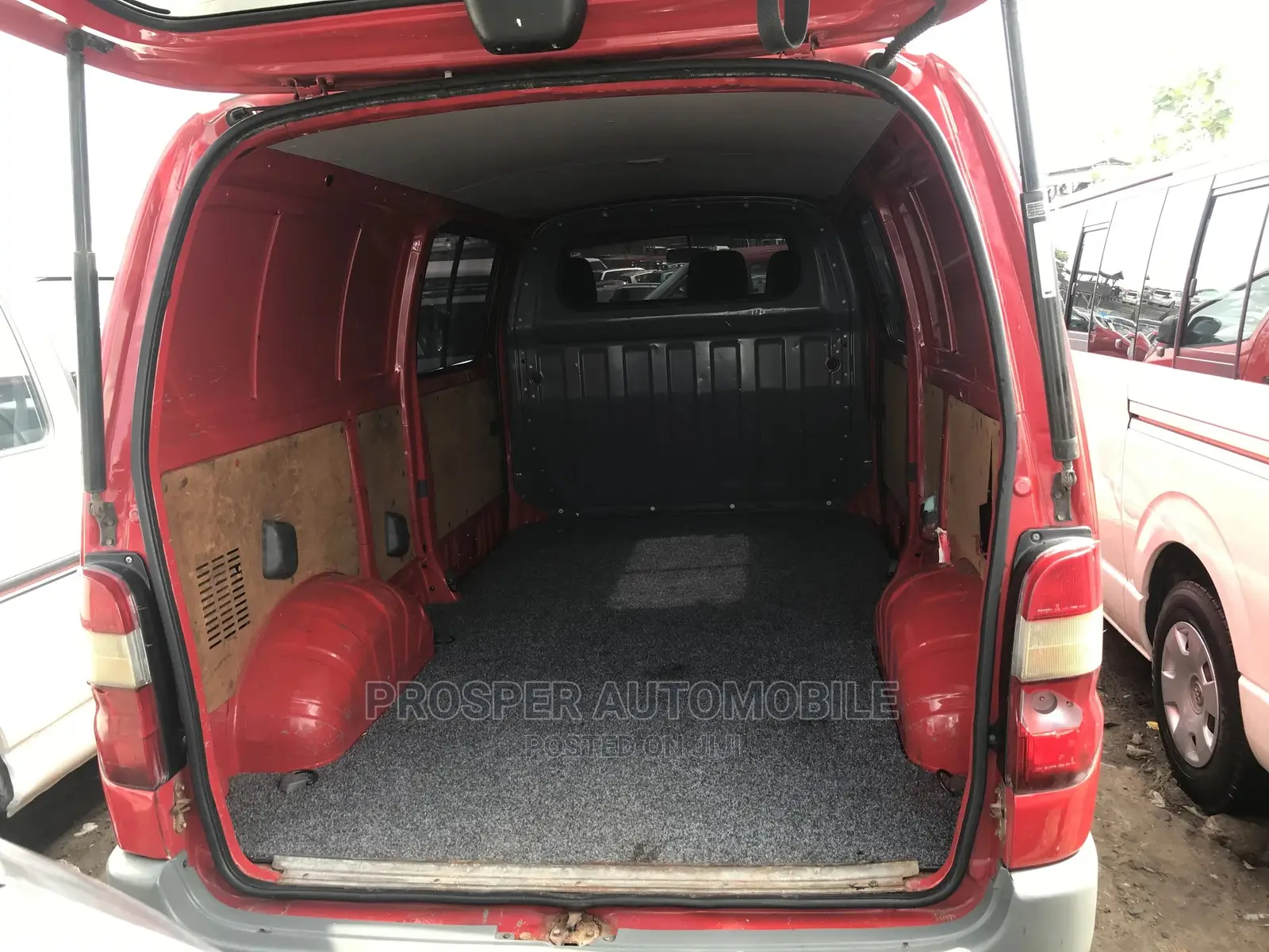 Toyota Grand HiAce 2006 Red