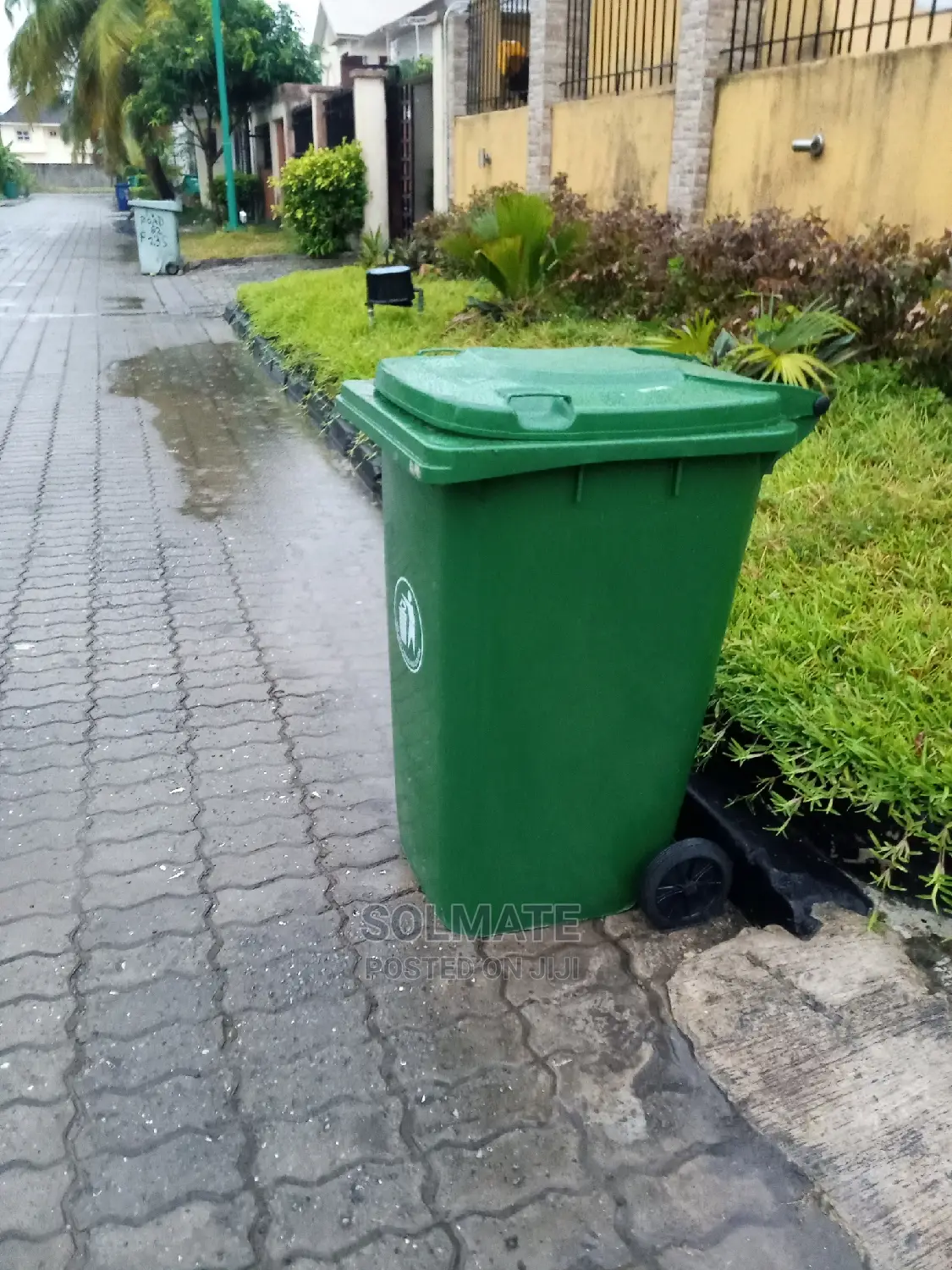 Lawma 240 Liter Regular Wheelie Bin