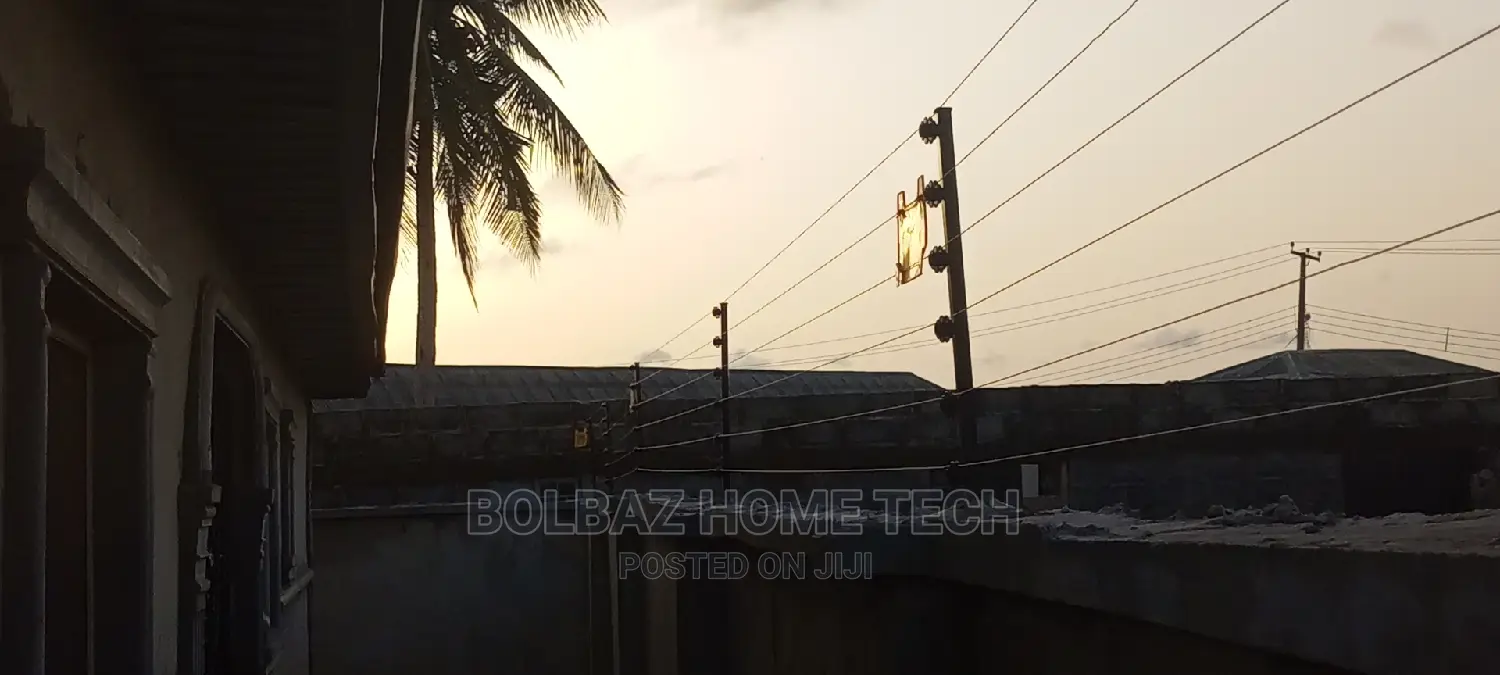 Electric Fence-Wire With Solar System.
