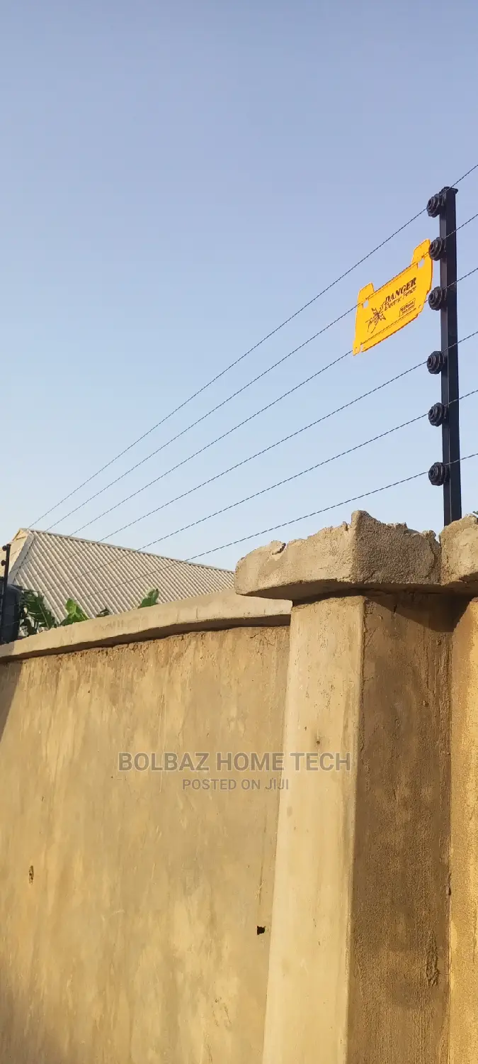 Electric Fence-Wire With Solar System.
