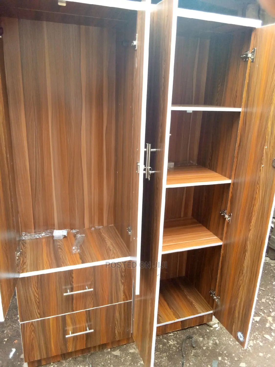 Wardrobe - Size 4 Ft Wide 6 Ft Height 