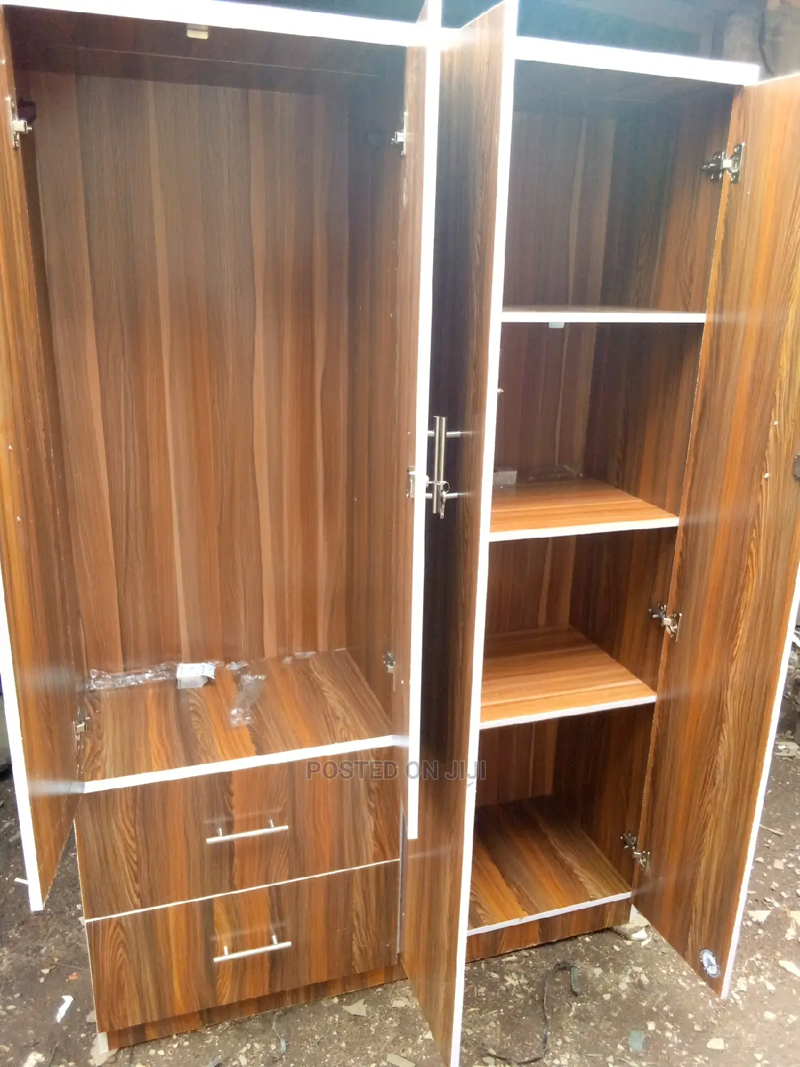 Wardrobe - Size 4 Ft Wide 6 Ft Height 
