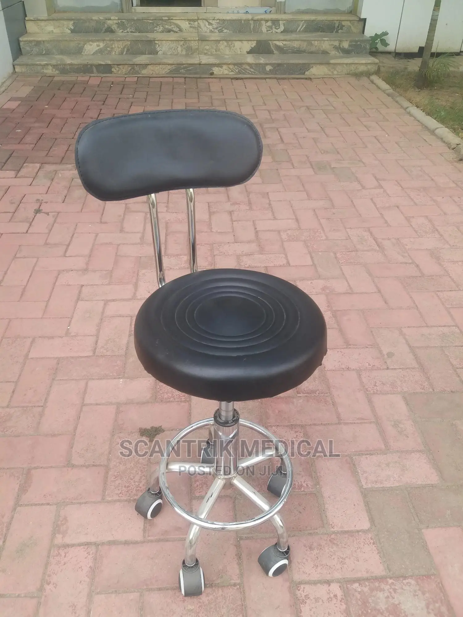 Comfortable and Durable Chair With Backrest