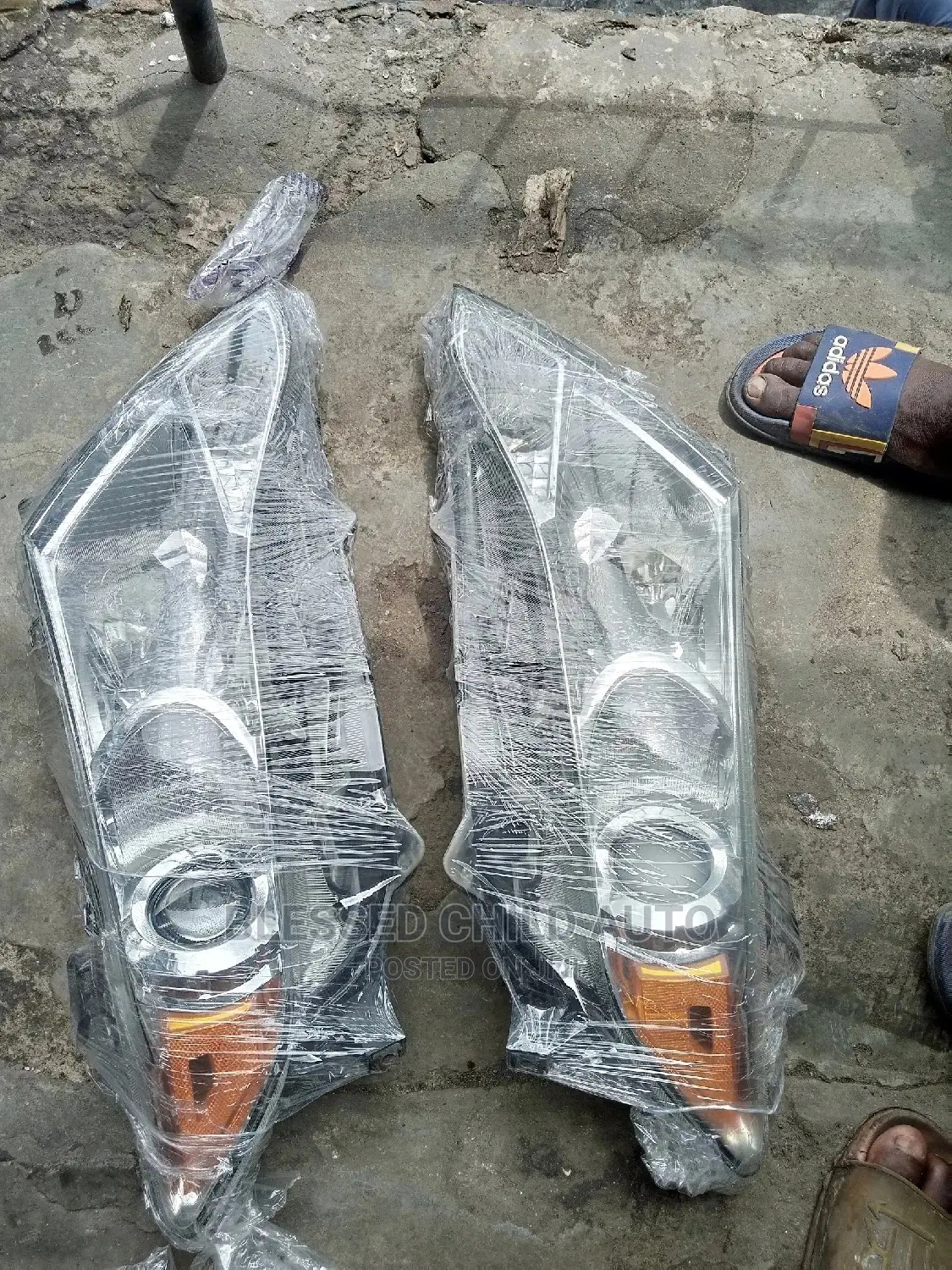 Headlamp Toyota Venza 2009 Non Charger