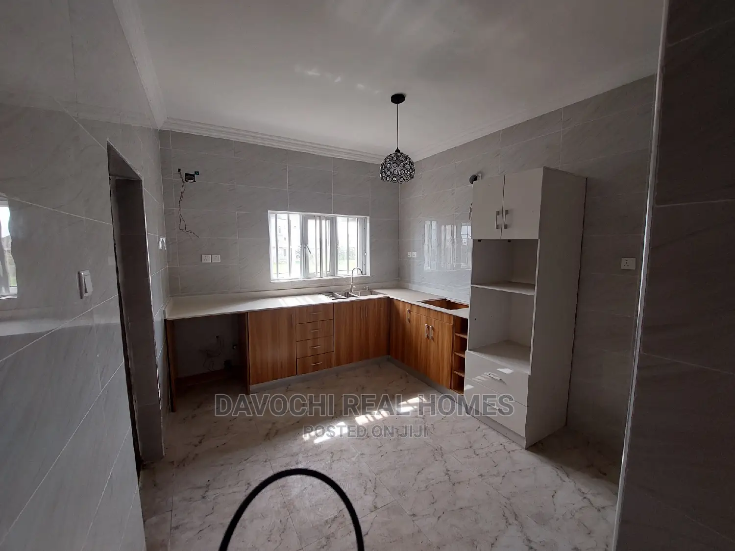 3bdrm Apartment in Orchid Road, Lekki Phase 2 for rent