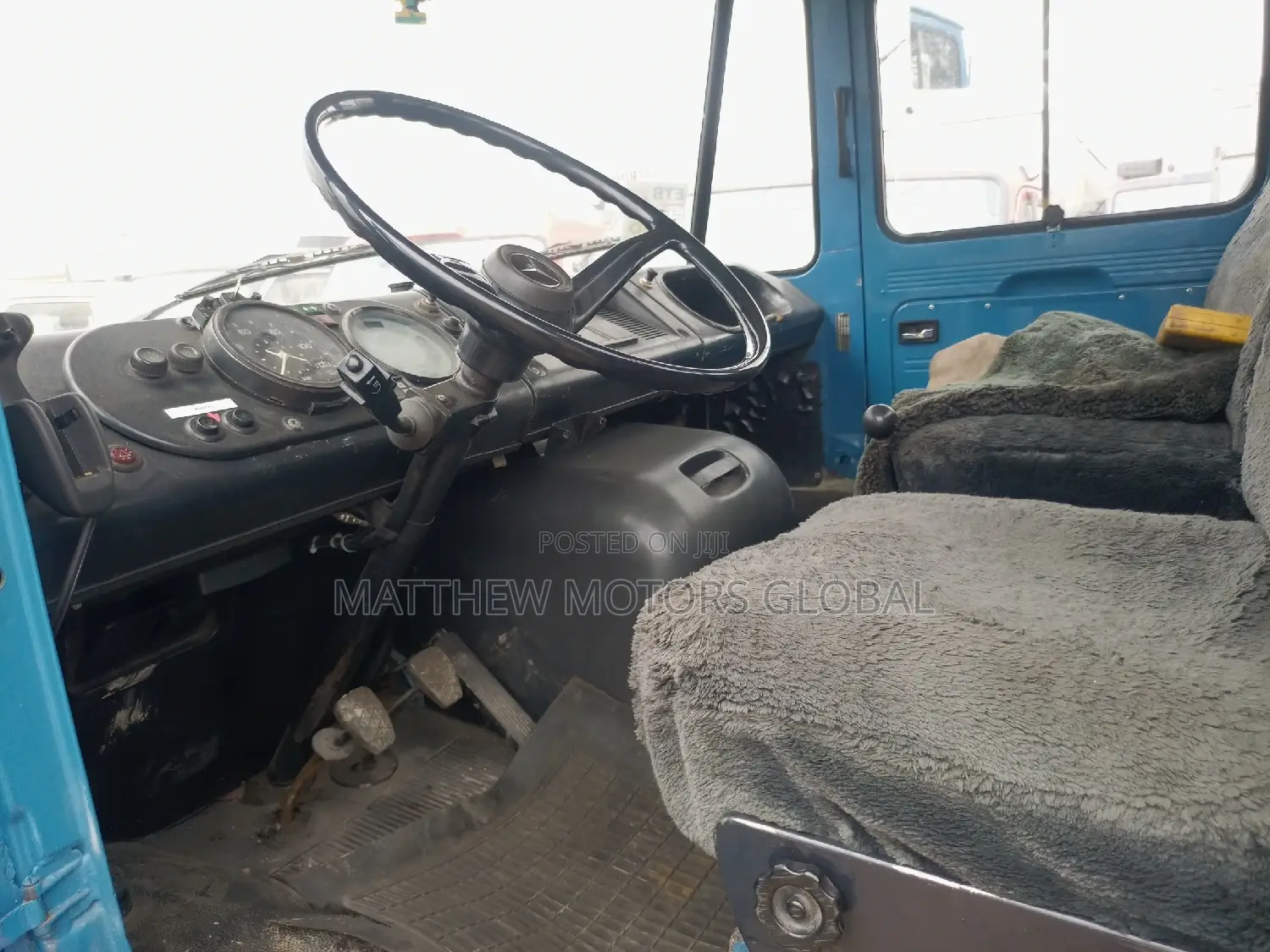 Clean Mercedes Benz 608d Truck, Long Bucket