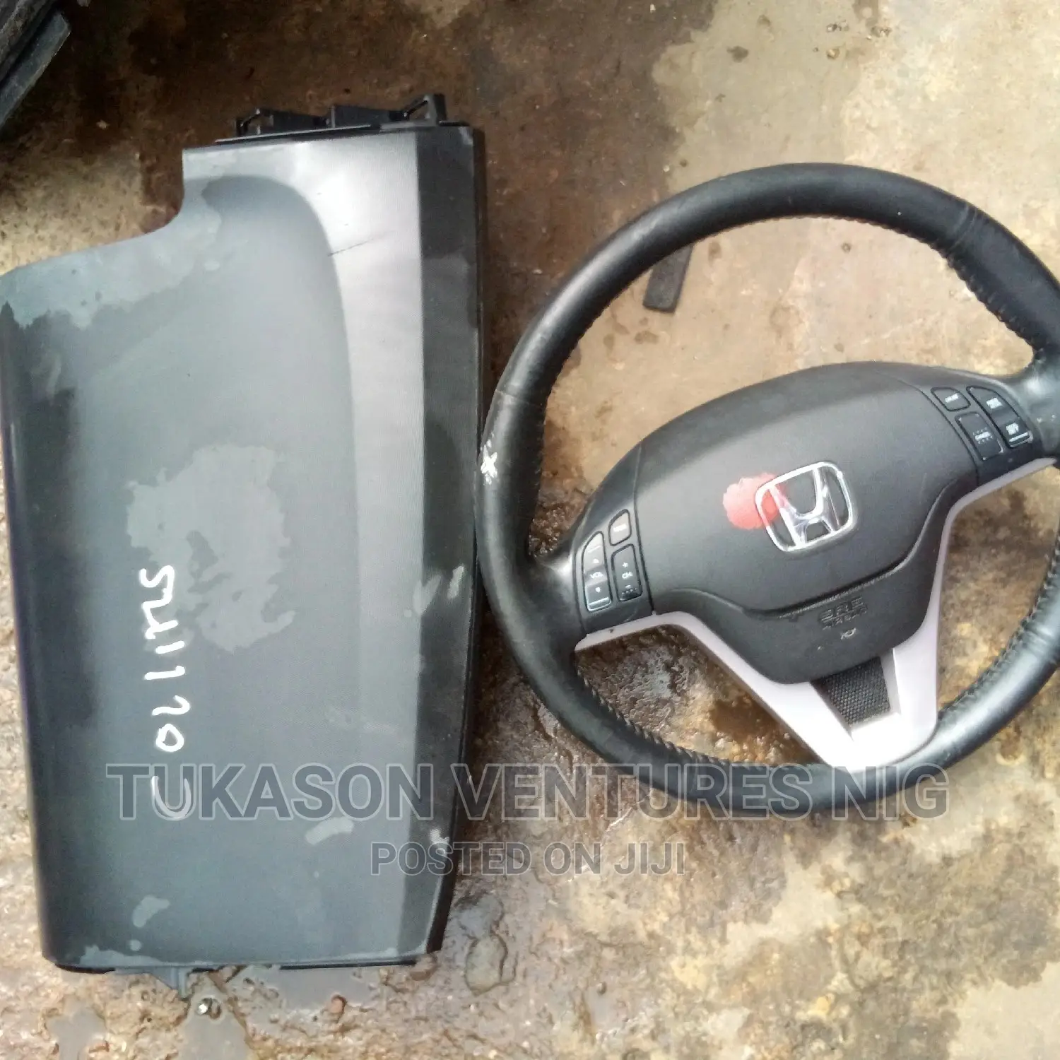 Honda CR-V Steering and Dashboard Airbag Available