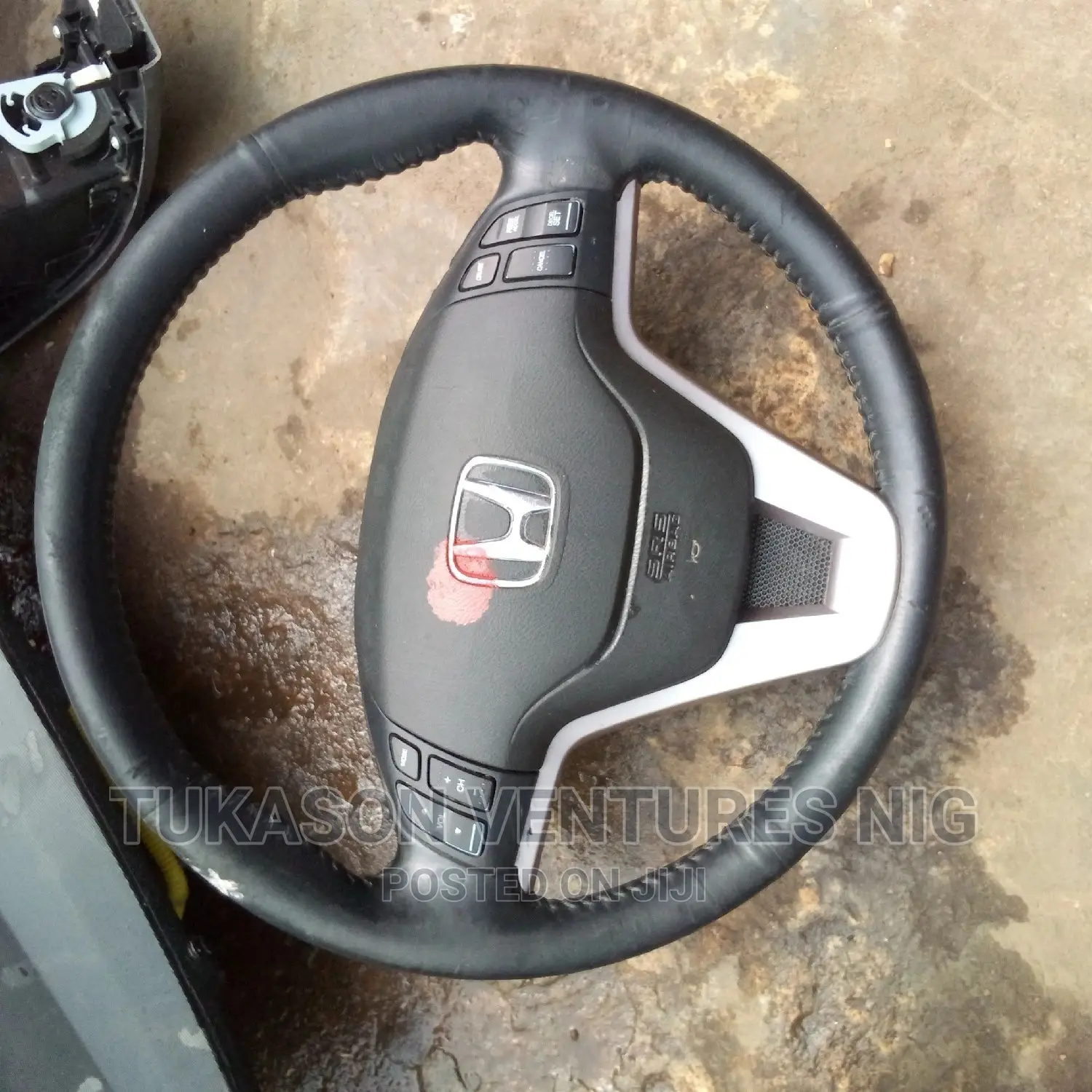 Honda CR-V Steering and Dashboard Airbag Available