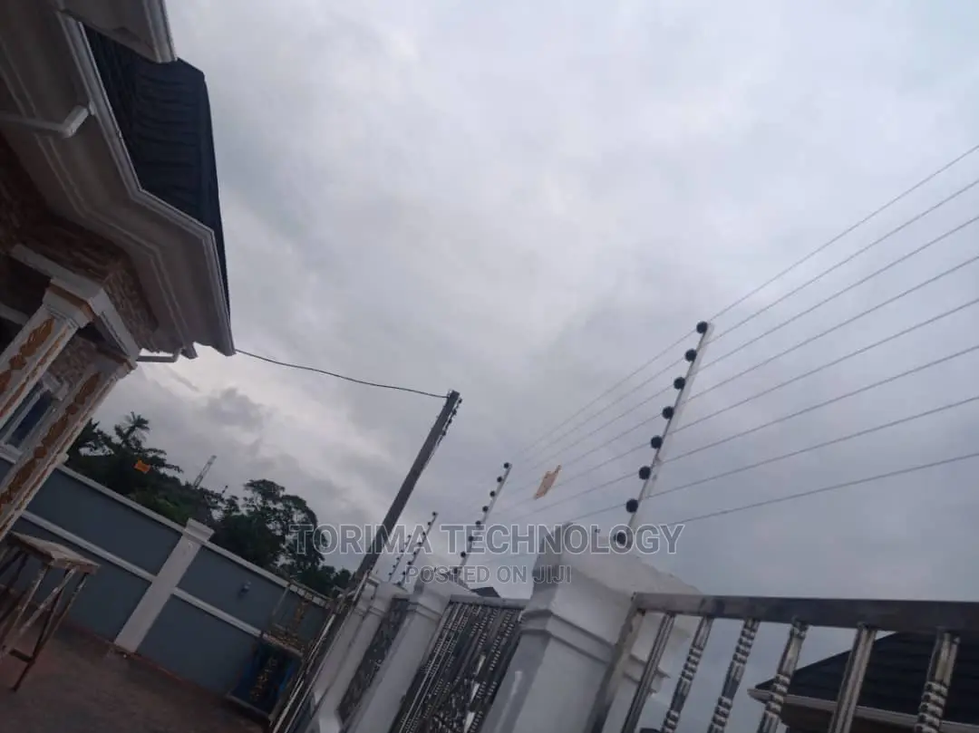 Perimeter Fence Powered by Electricity