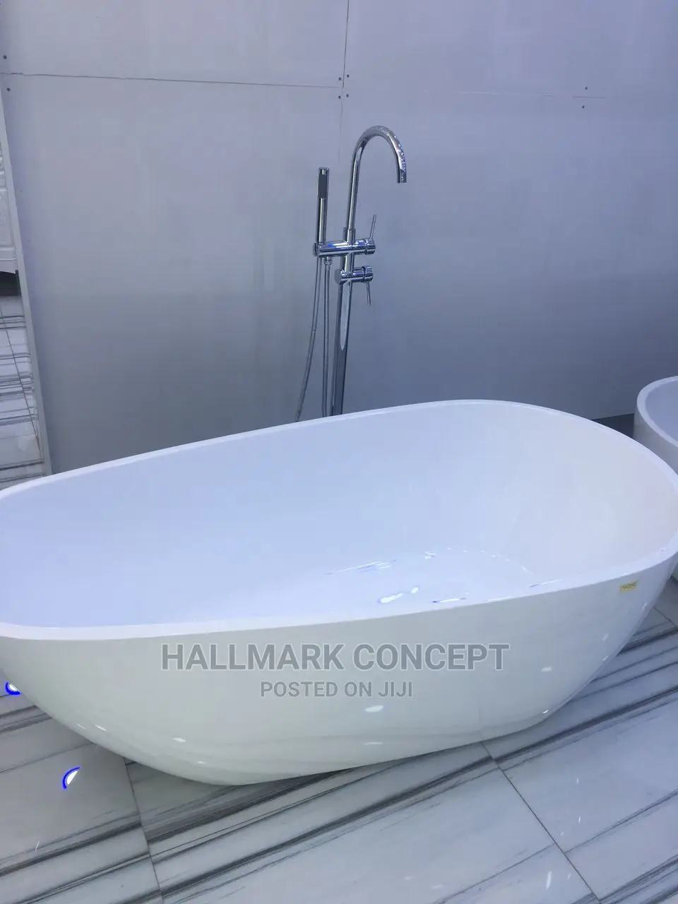 Free Standing Bath Tubs With Chrome Mixers