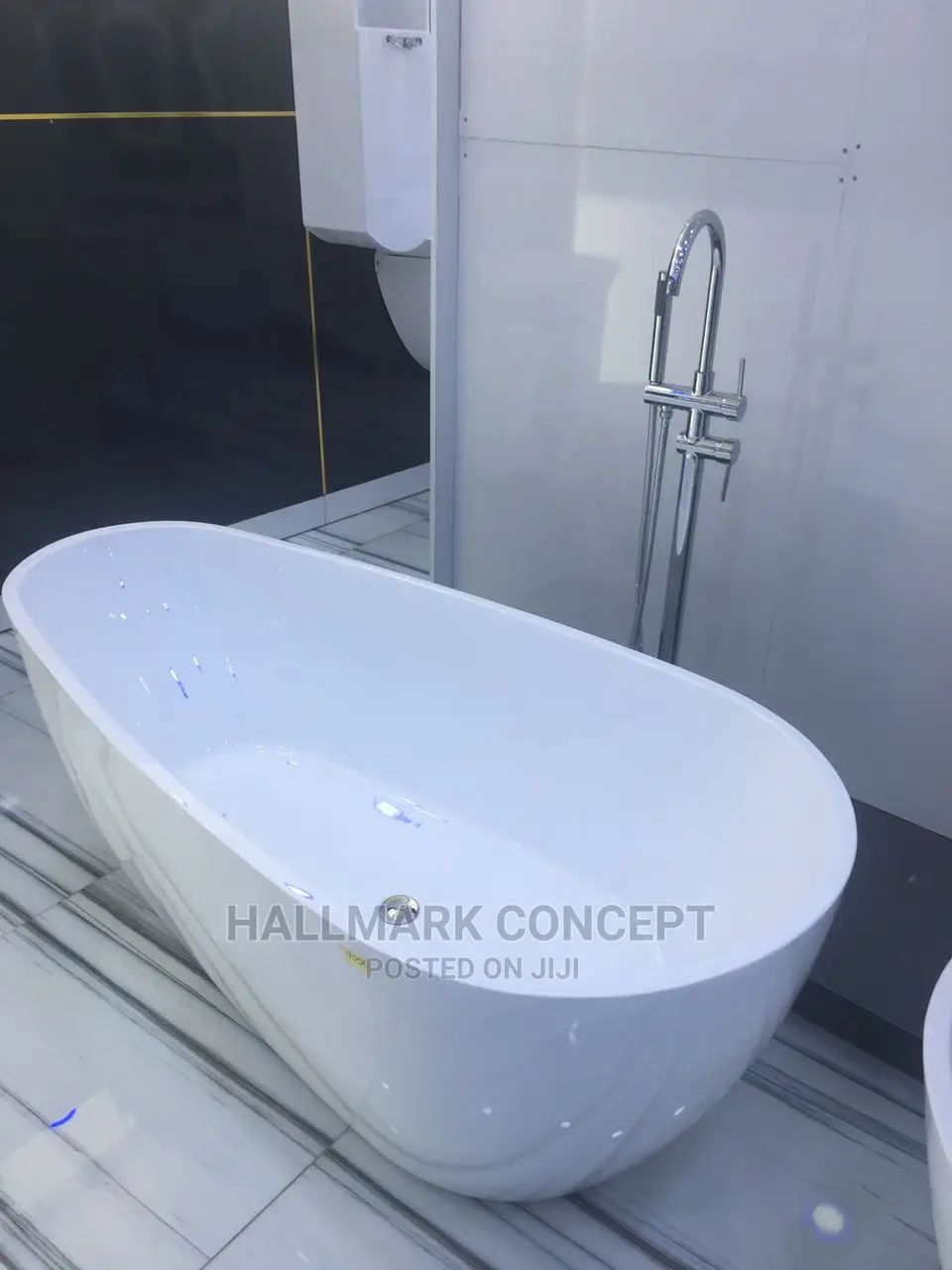 Free Standing Bath Tubs With Chrome Mixers