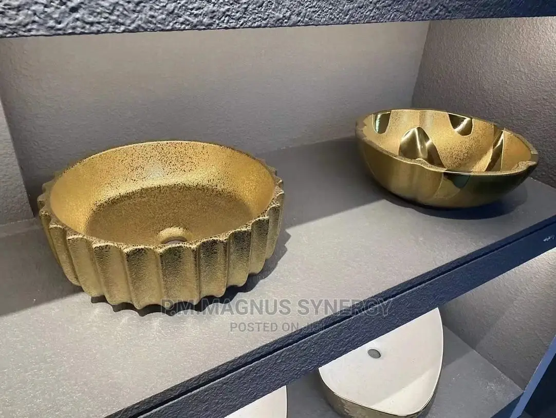 England Standard Master Black an Gold Basin.