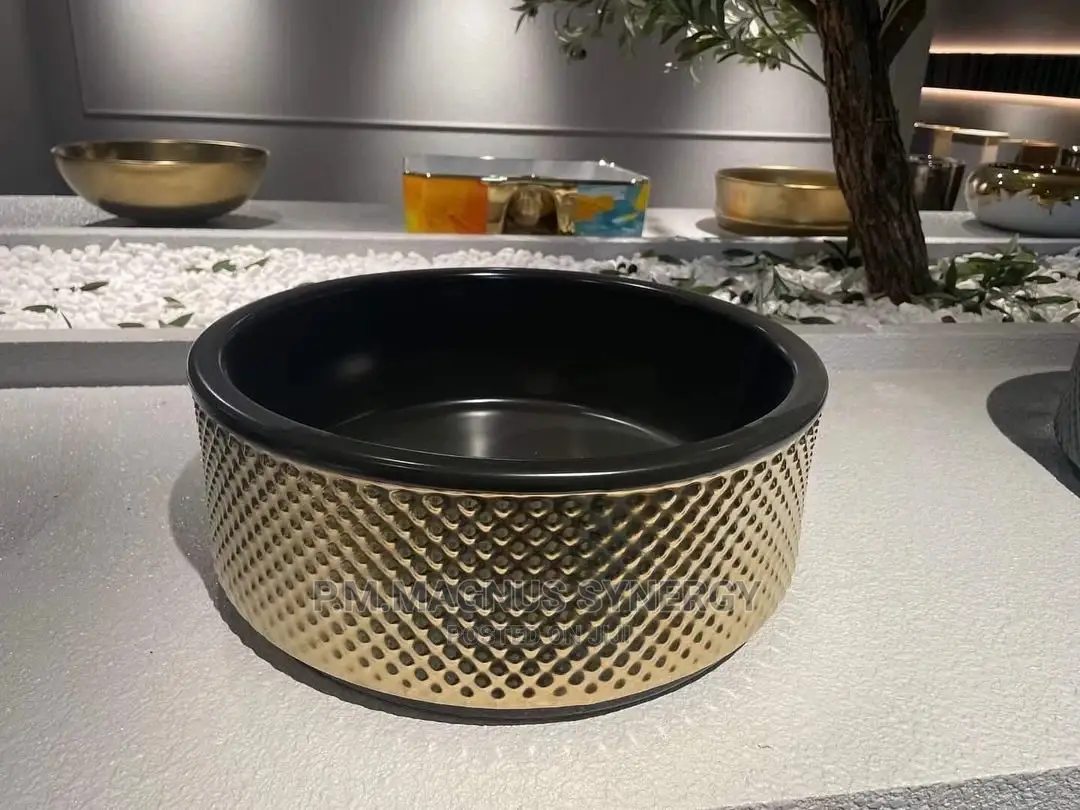 England Standard Master Black an Gold Basin.