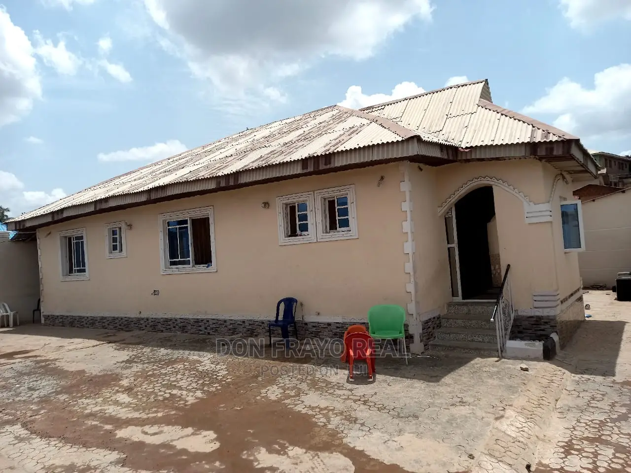 3bdrm Bungalow in Akingbade Old Ife Rd, Ibadan for sale