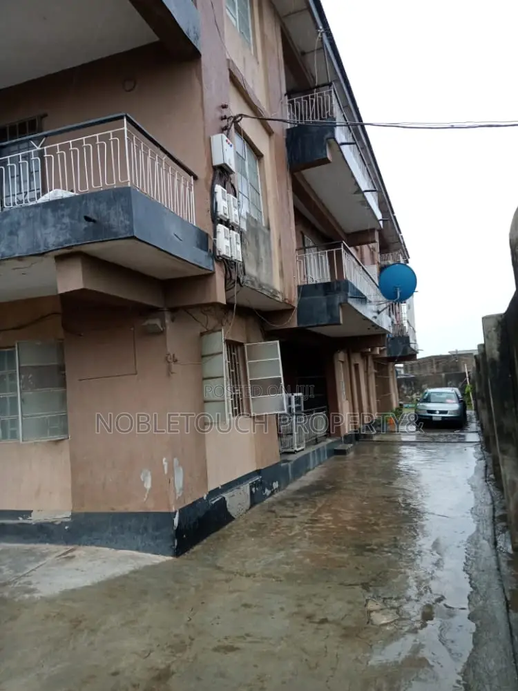 3bdrm Block of Flats in Council Idimu Lagos Iseri Olofin for sale