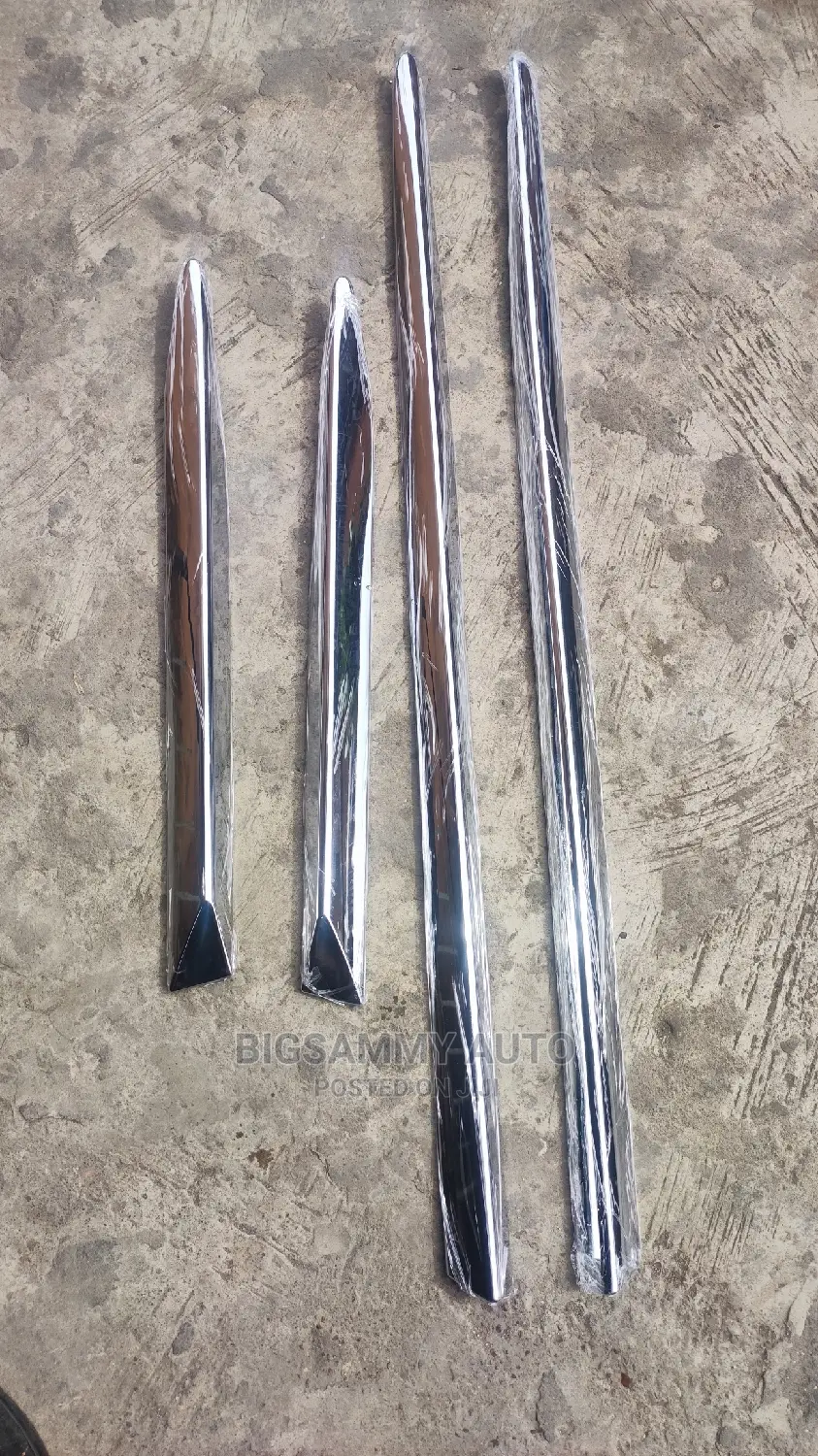 LX 570 Door Moulding
