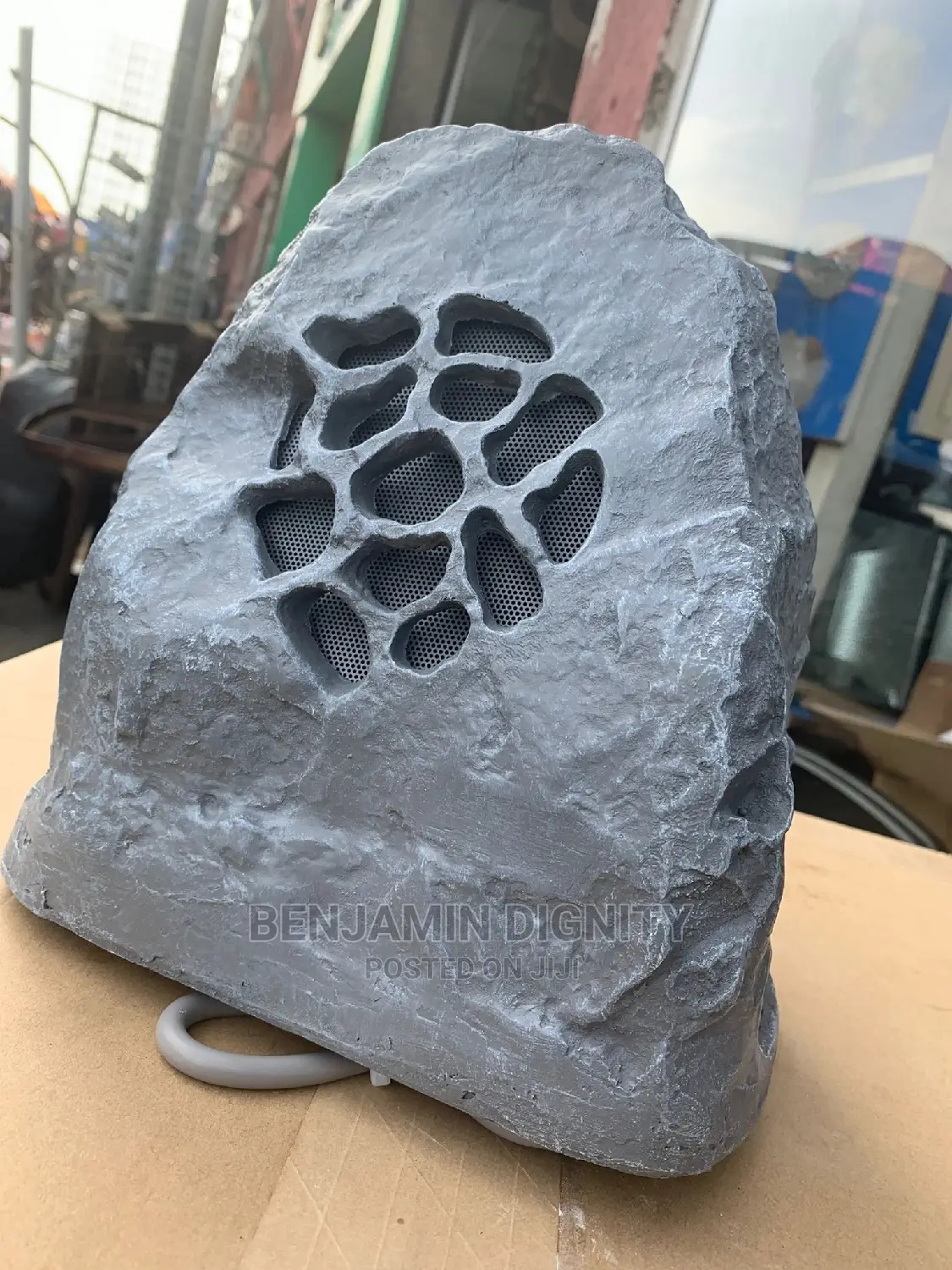 Outdoor Lawn Simulation Rock Speaker.
