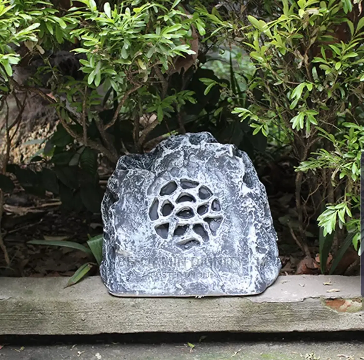 Outdoor Lawn Simulation Rock Speaker.