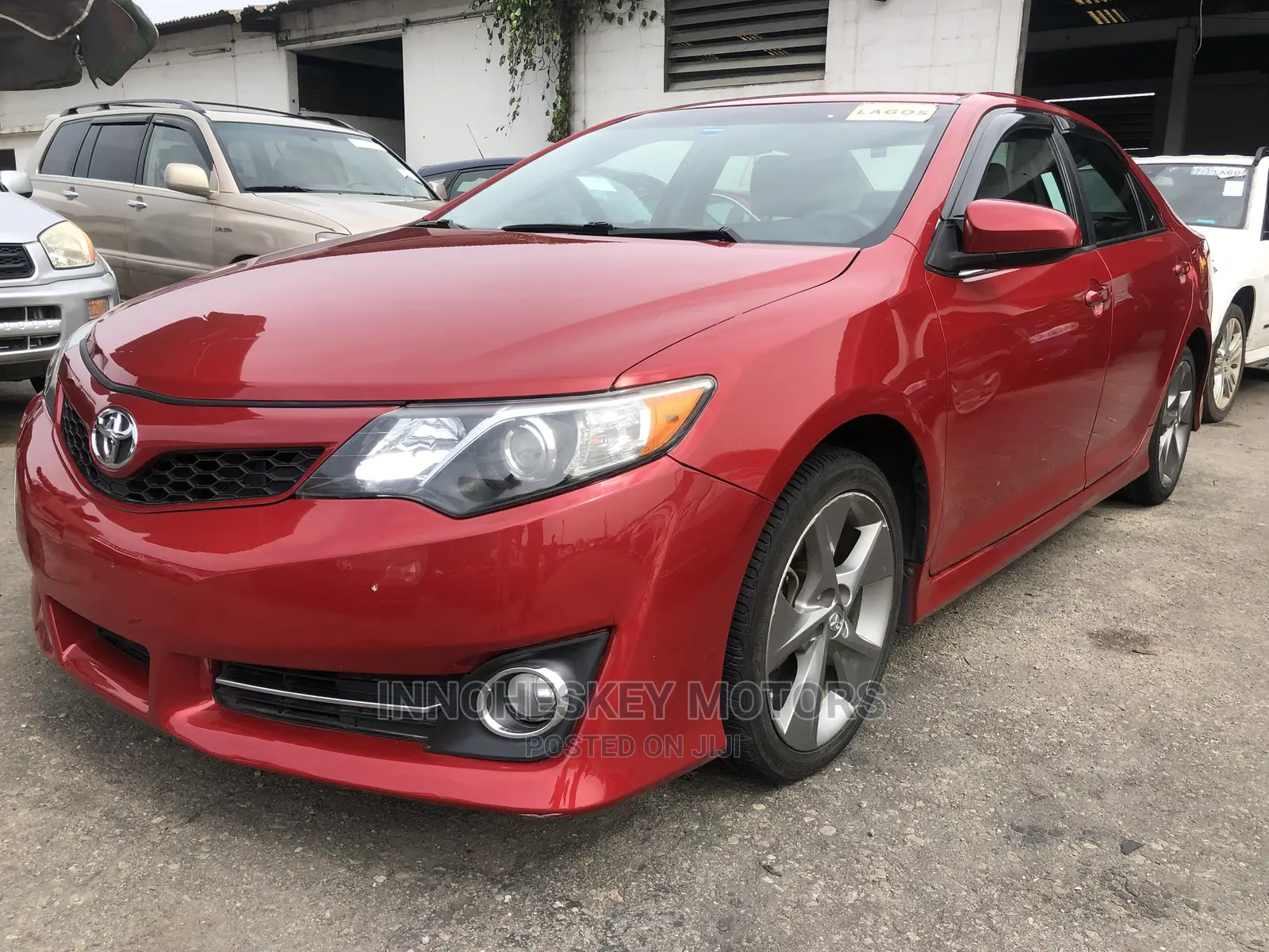 Toyota Camry SE 4dr Sedan (2.5L 4cyl 6A) 2013 Red