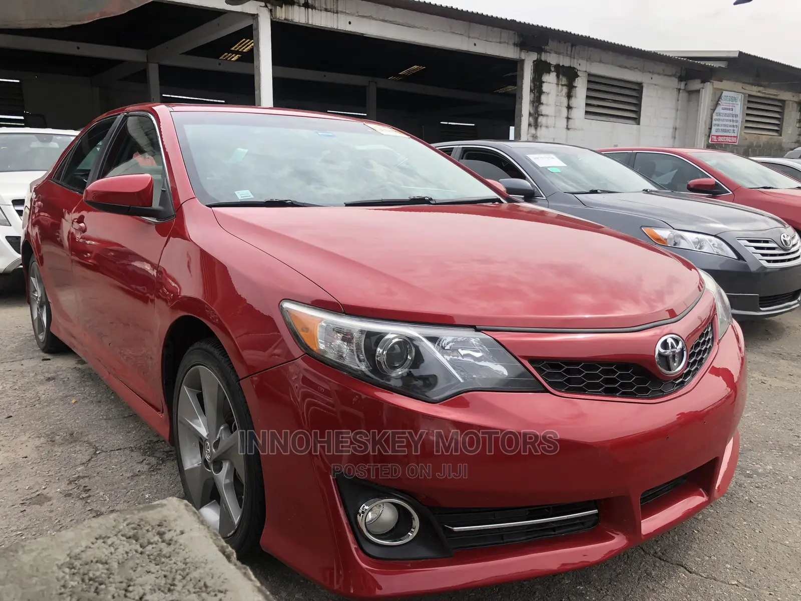 Toyota Camry SE 4dr Sedan (2.5L 4cyl 6A) 2013 Red