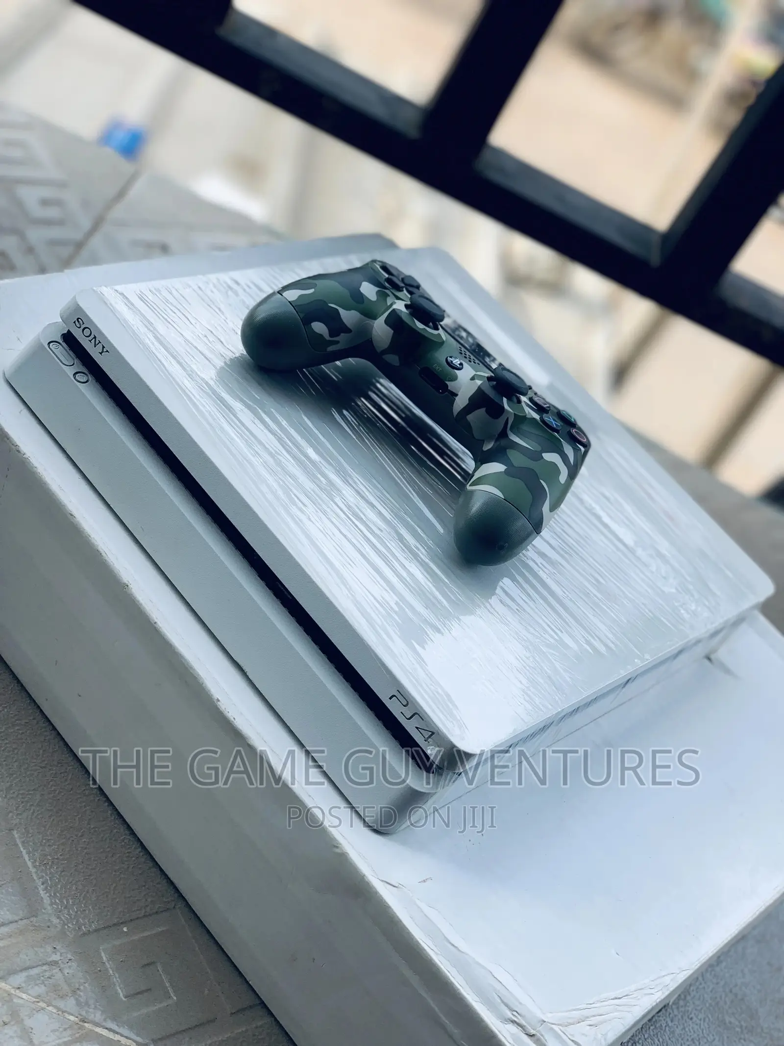 White Slim Ps4(1tb) + 20games