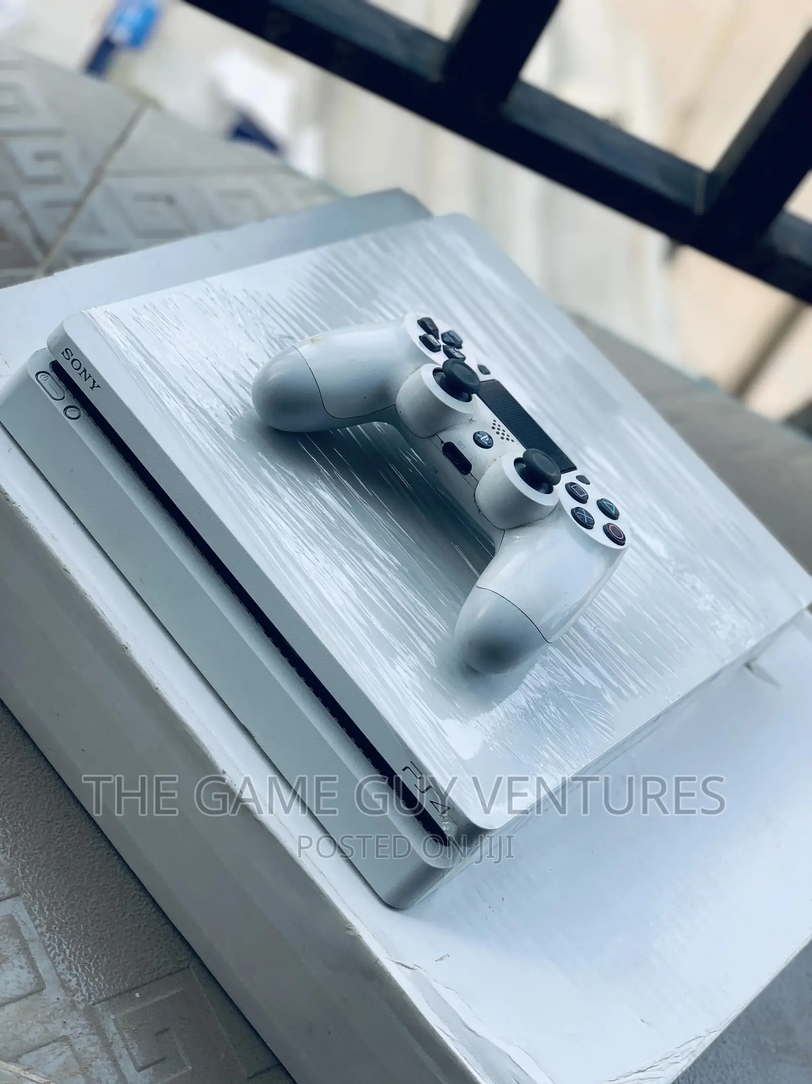 White Slim Ps4(1tb) + 20games