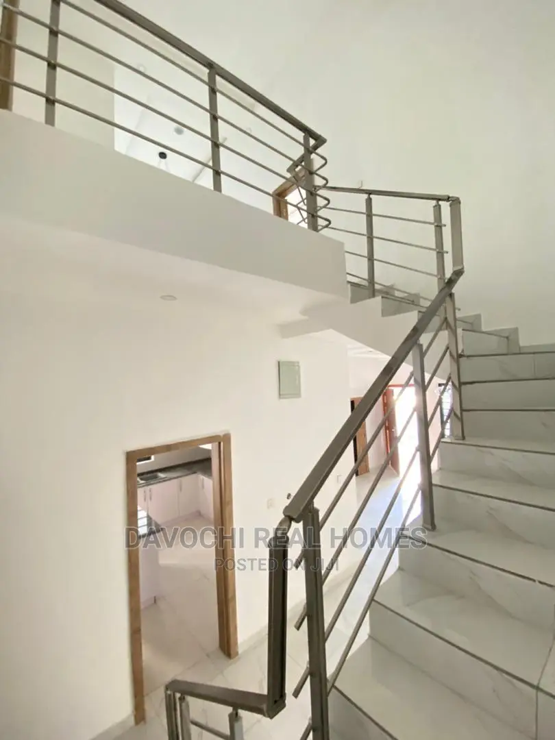 4bdrm Duplex in By Chevron Second for rent