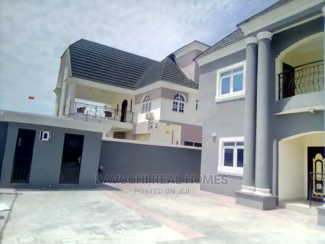 7bdrm Duplex in Diamond Estate, Sangotedo for Sale