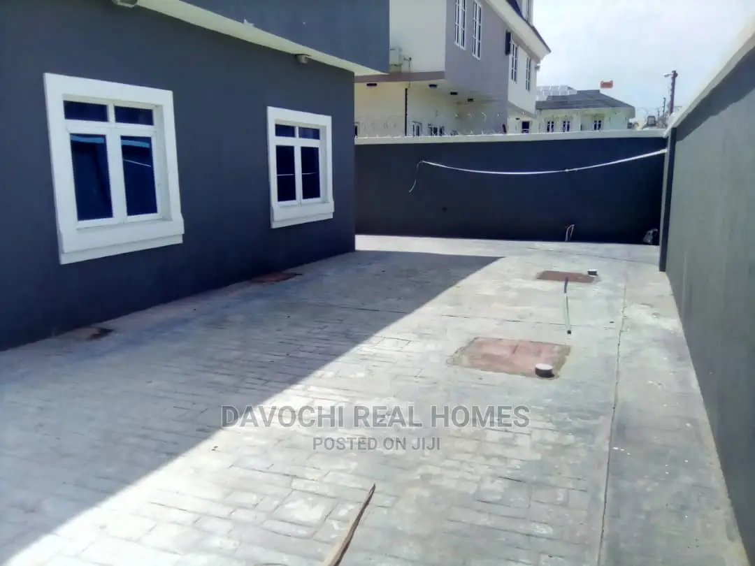 7bdrm Duplex in Diamond Estate, Sangotedo for Sale
