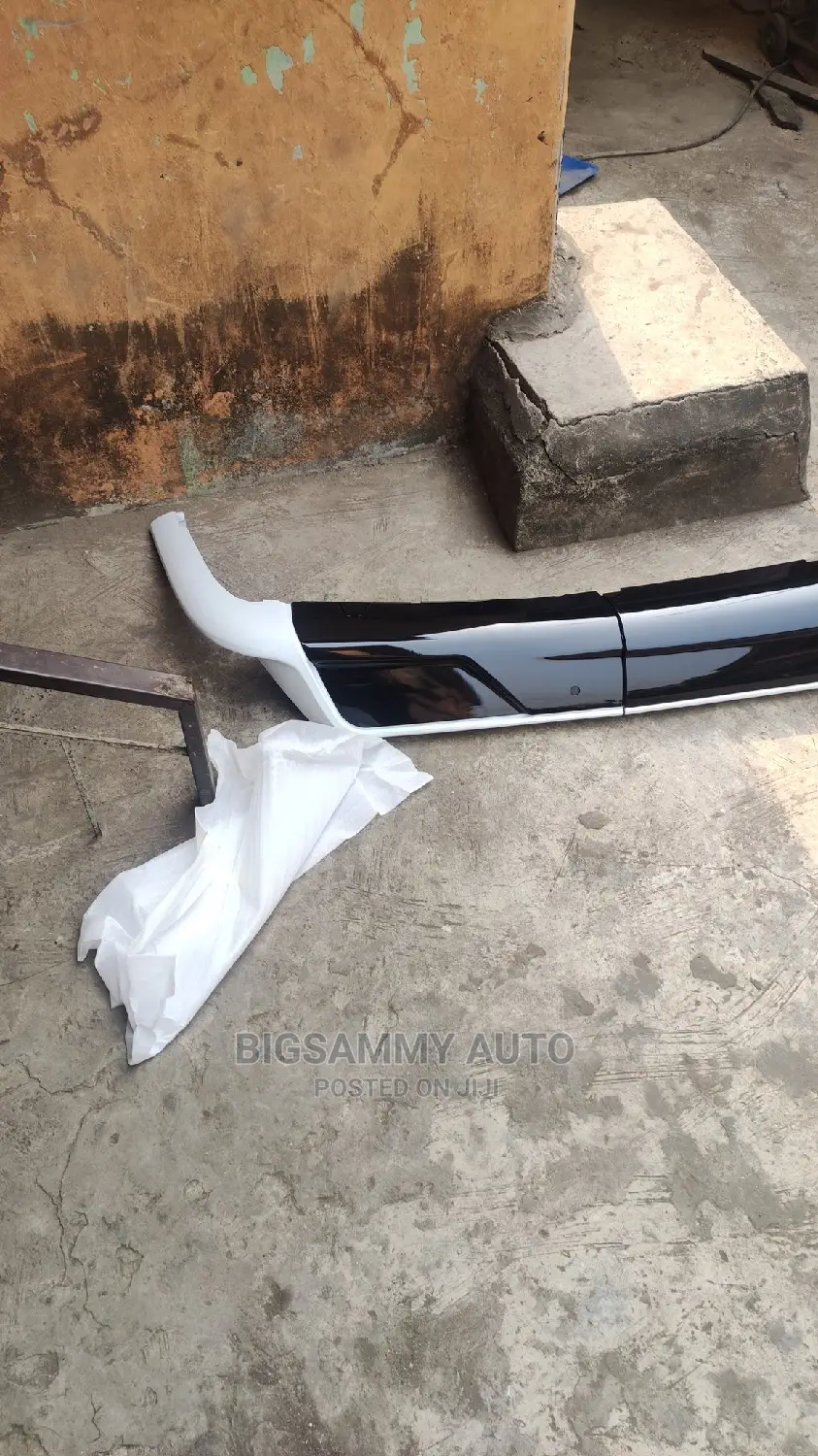 Lexus LX 570 2018 / 2020 Back Spoiler