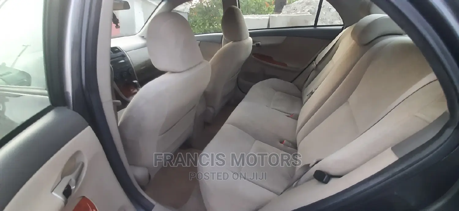 Toyota Corolla 2010 Gray