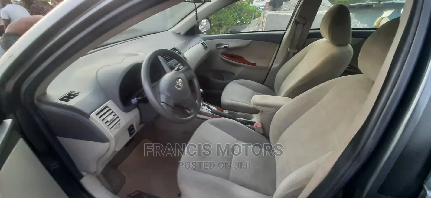 Toyota Corolla 2010 Gray