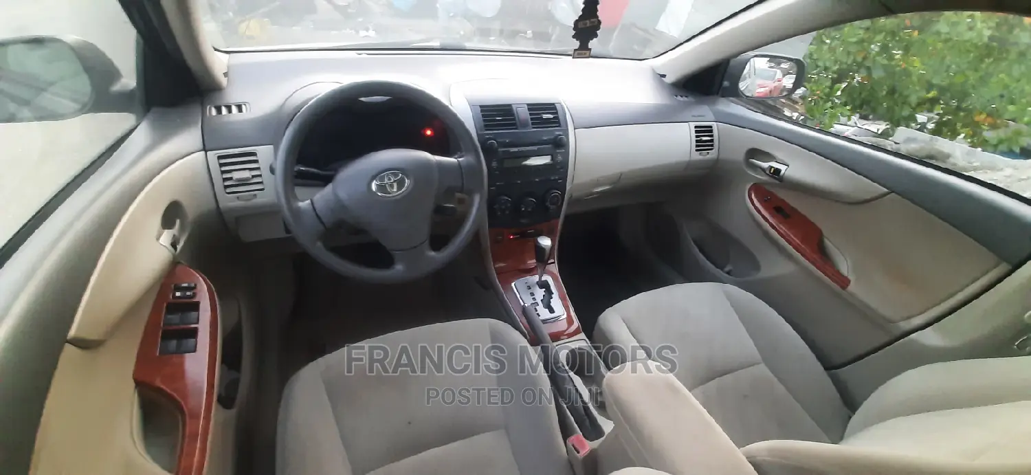 Toyota Corolla 2010 Gray