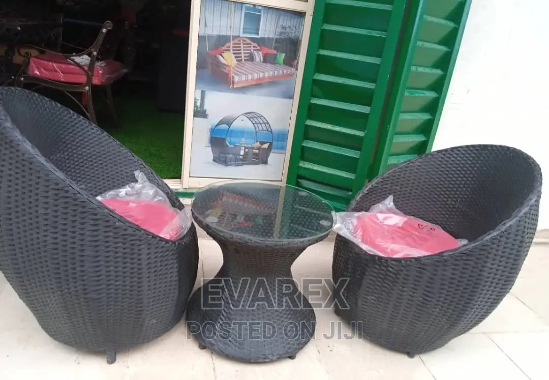 Balcony Chair With Table, Oval Design