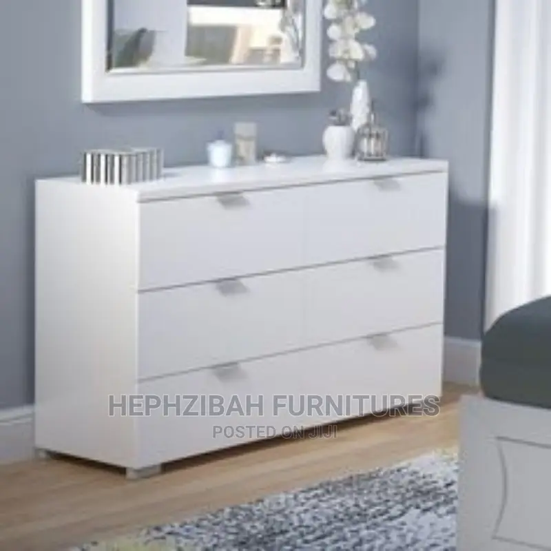 4ft Dresser With Mirror