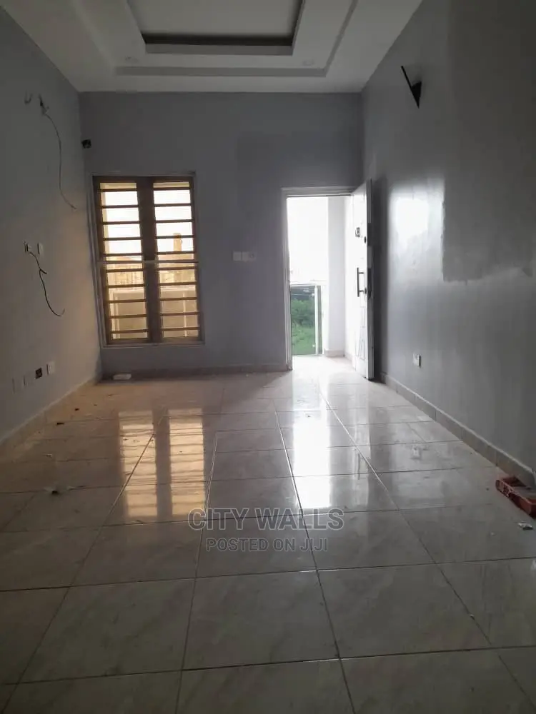 2bdrm Block of Flats in Bera Estate, Chevron for rent