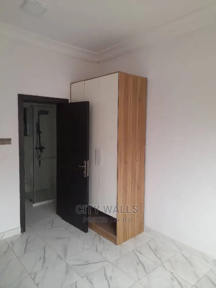 2bdrm Block of Flats in Bera Estate, Chevron for rent