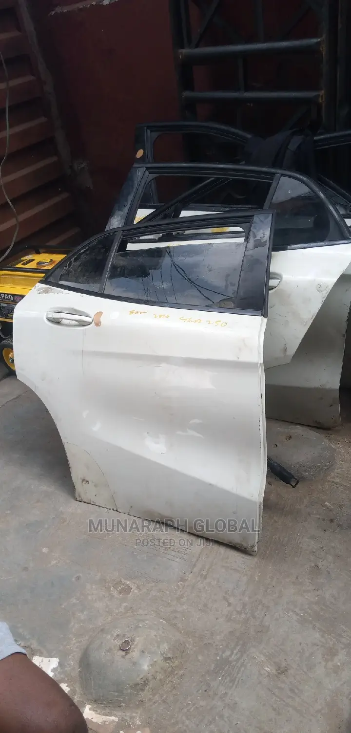 Mercedes Benz GLA 350 Door.