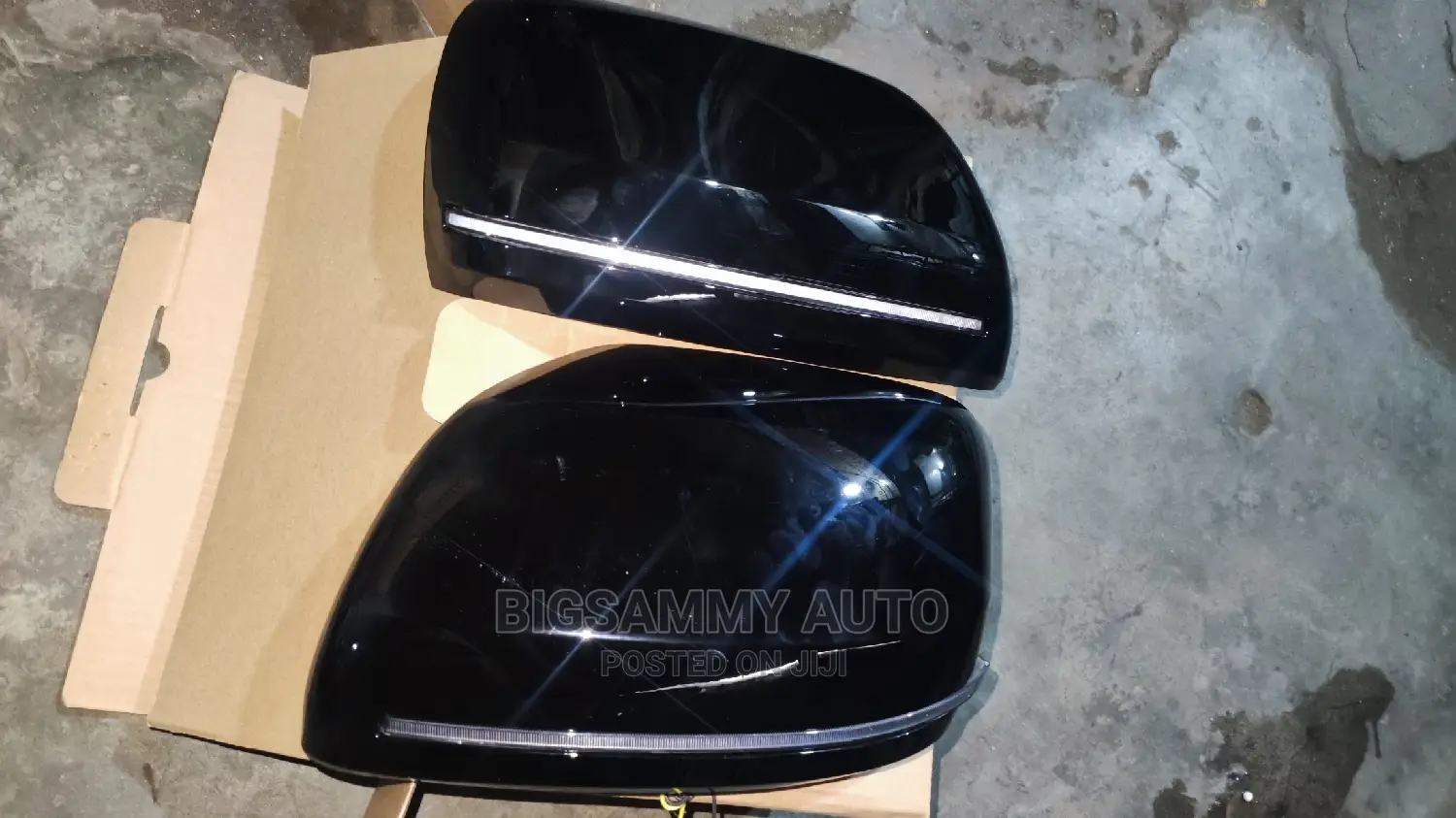 Landcruiser and LX 570 Side Mirror Cover With Tiny Light