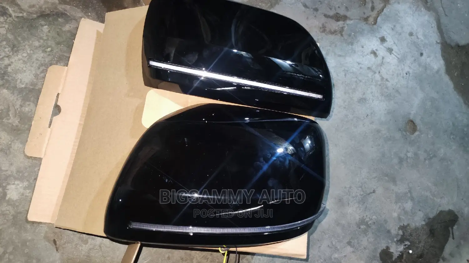 Landcruiser and LX 570 Side Mirror Cover With Tiny Light