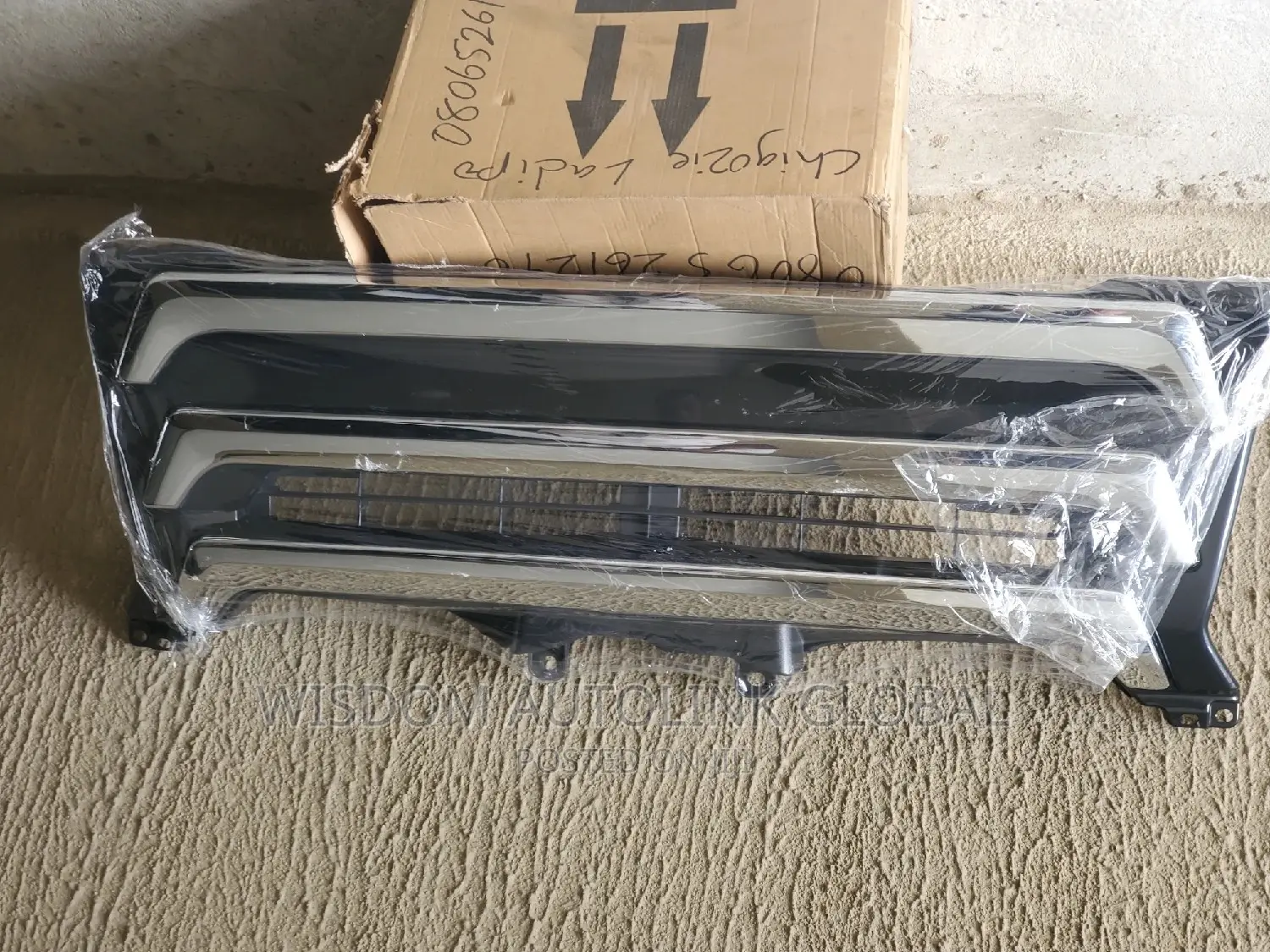 Front Grille For Toyota Hiace (Hummer Bus) 2014-2017 Model