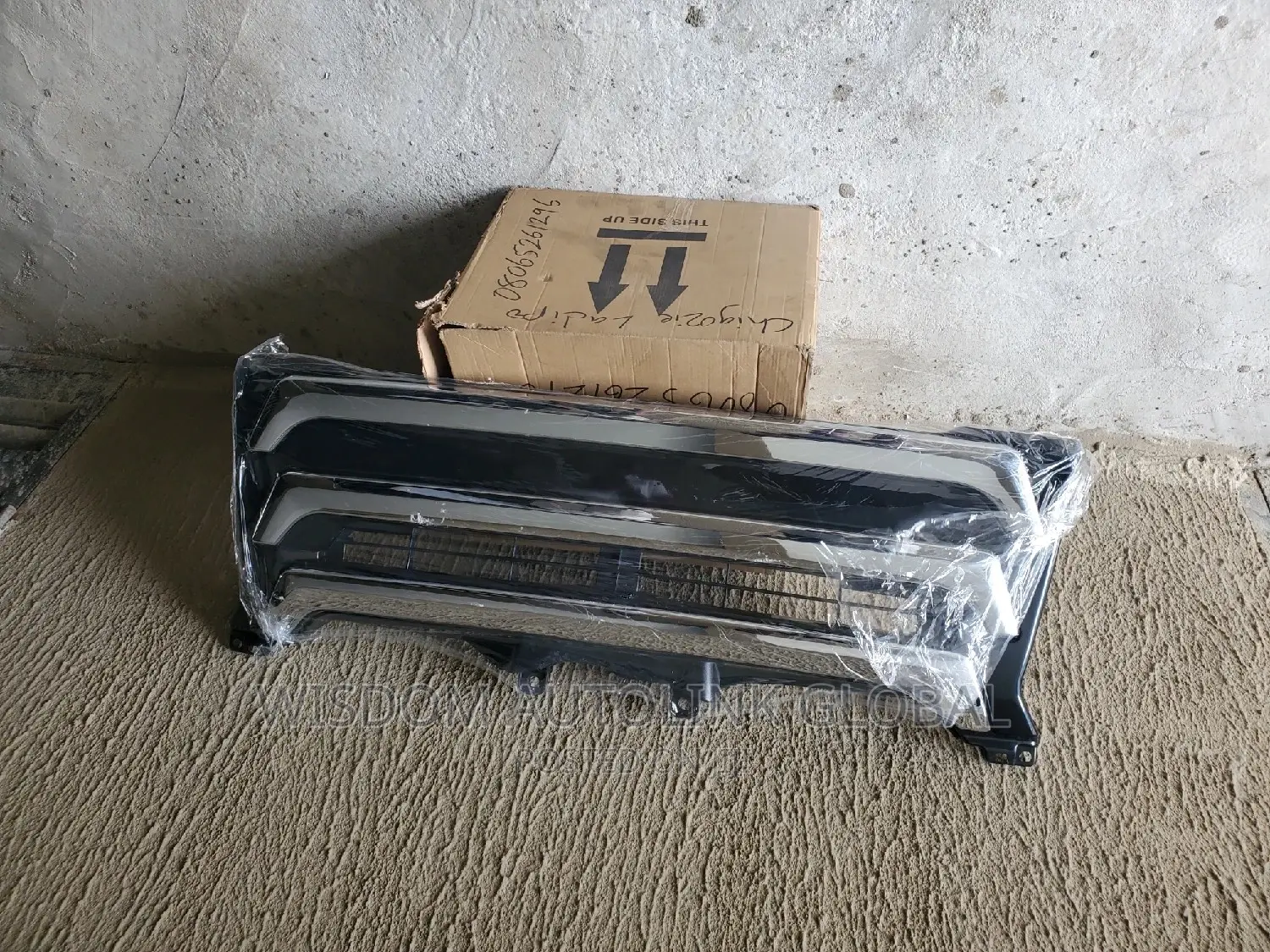 Front Grille For Toyota Hiace (Hummer Bus) 2014-2017 Model