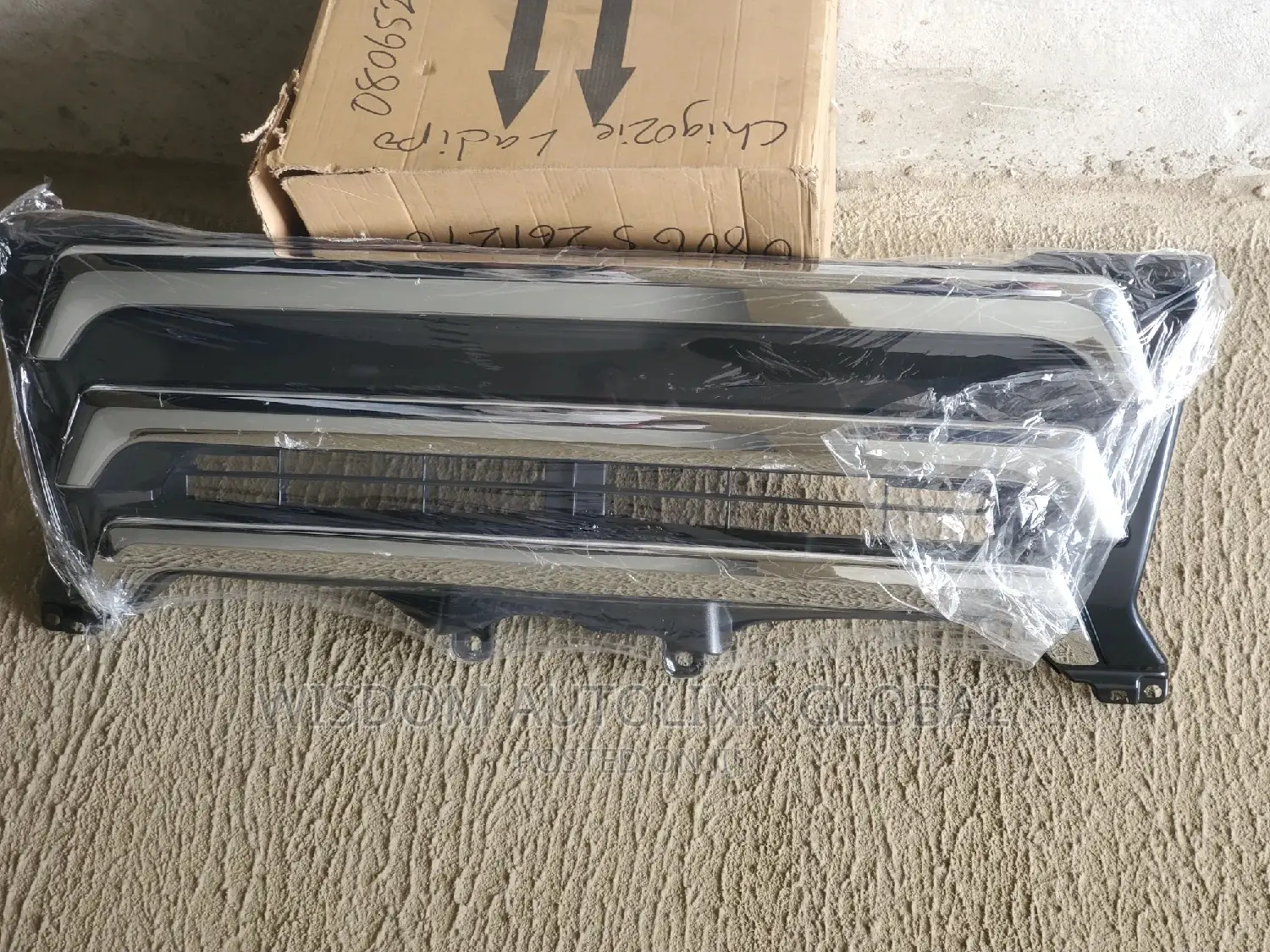 Front Grille For Toyota Hiace (Hummer Bus) 2014-2017 Model