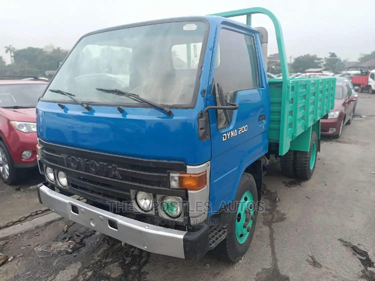 Six Tyres Dyna Truck