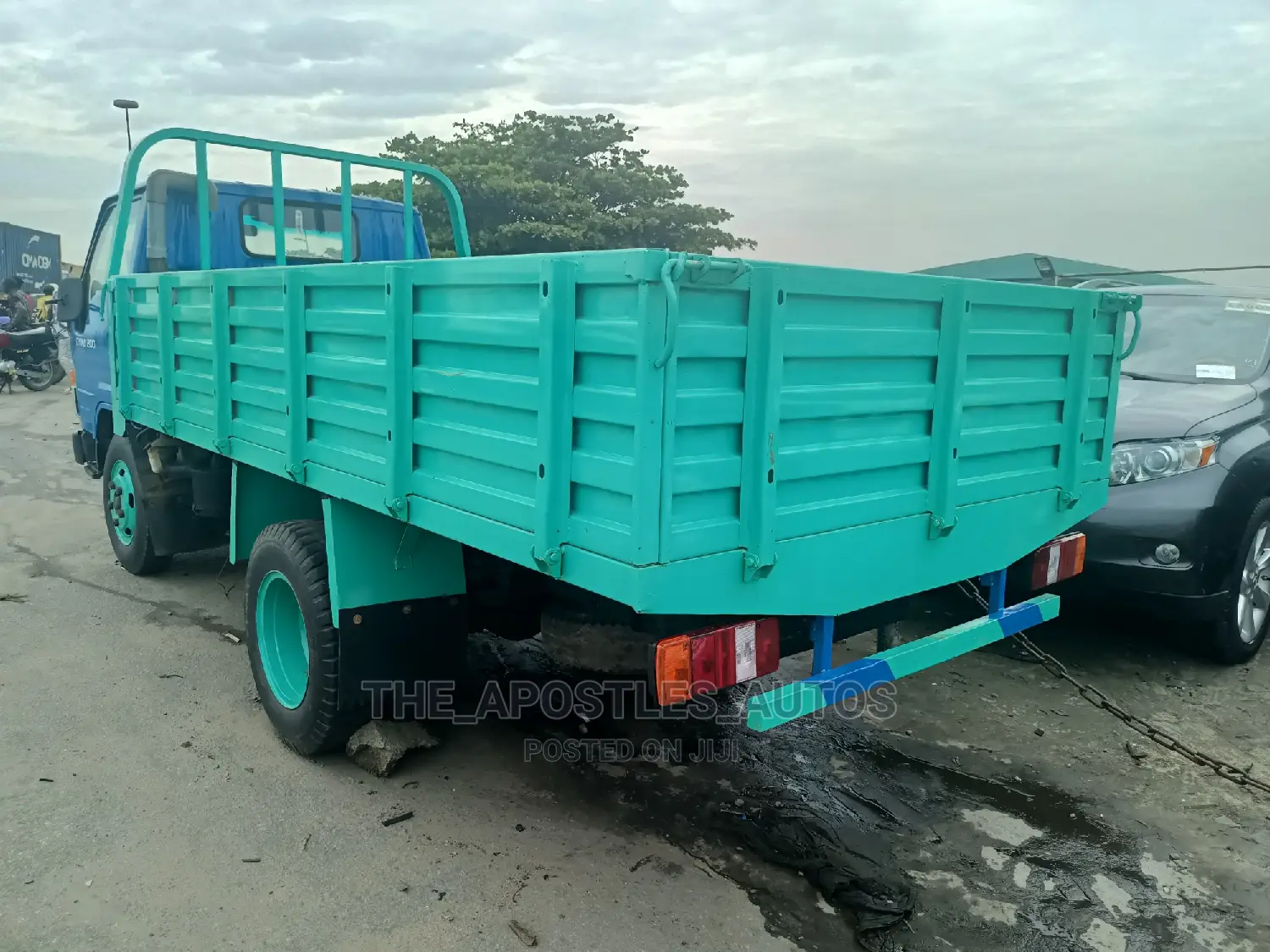Six Tyres Dyna Truck