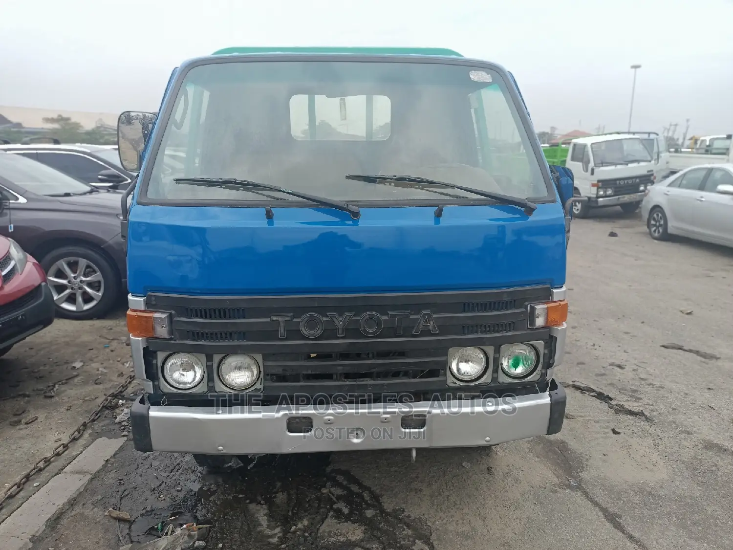 Six Tyres Dyna Truck